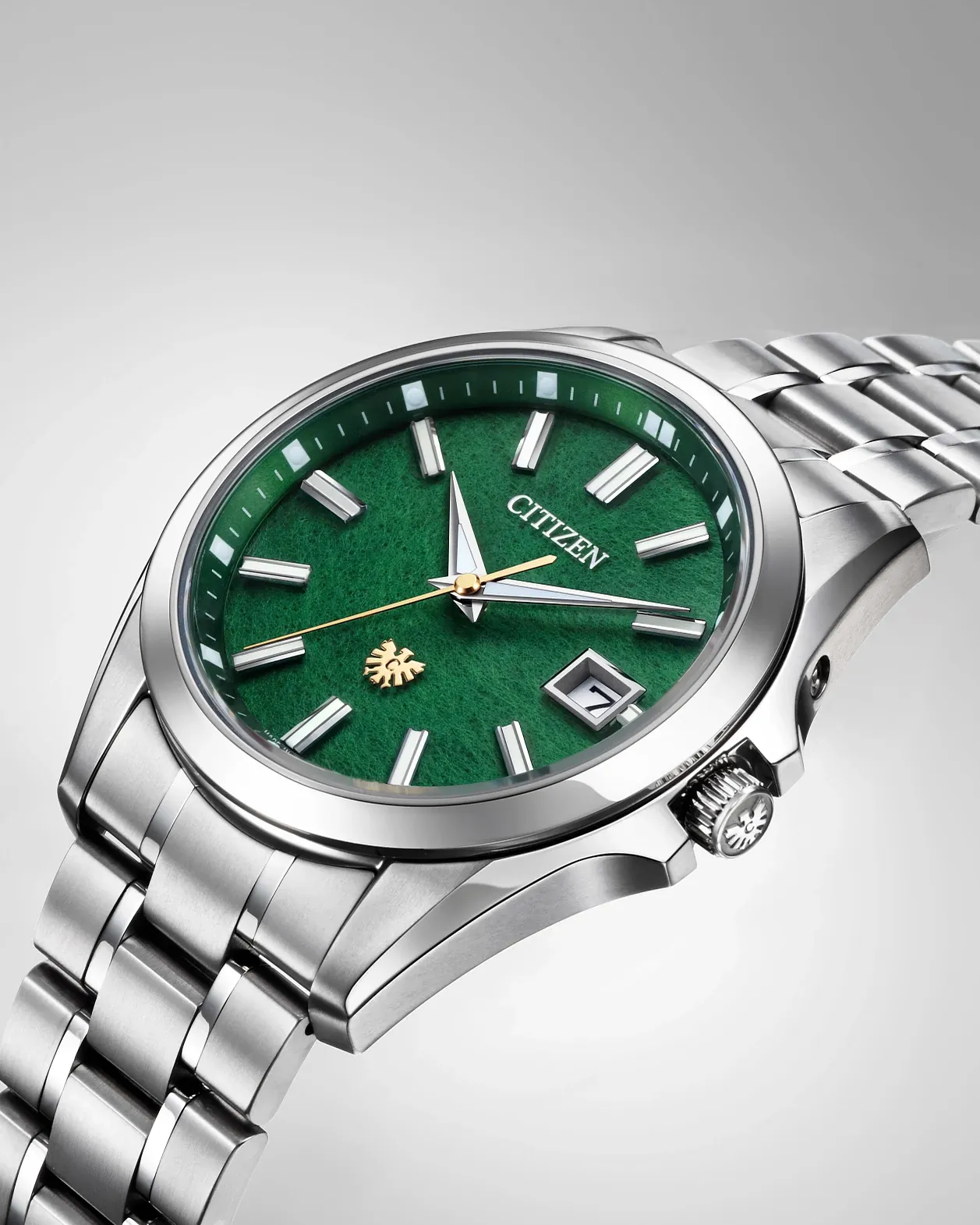 The CITIZEN Green Dial Super Titanium with Platinum DLC Coating